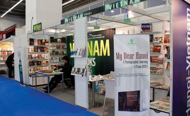 sách việt ở hội chợ sách quốc tế lớn nhất thế giới diễn ra hằng năm tại TP.Frankfurt (Đức)